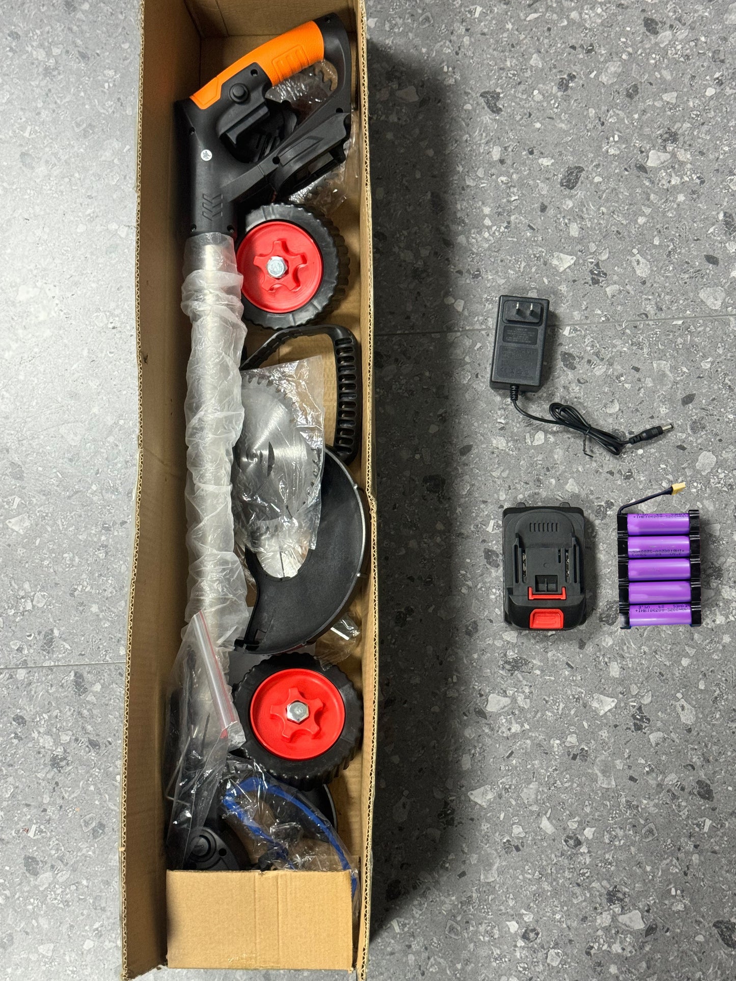 21V Elektrisk Grästrimmer med Hjul – Batteridriven & Sladdlös